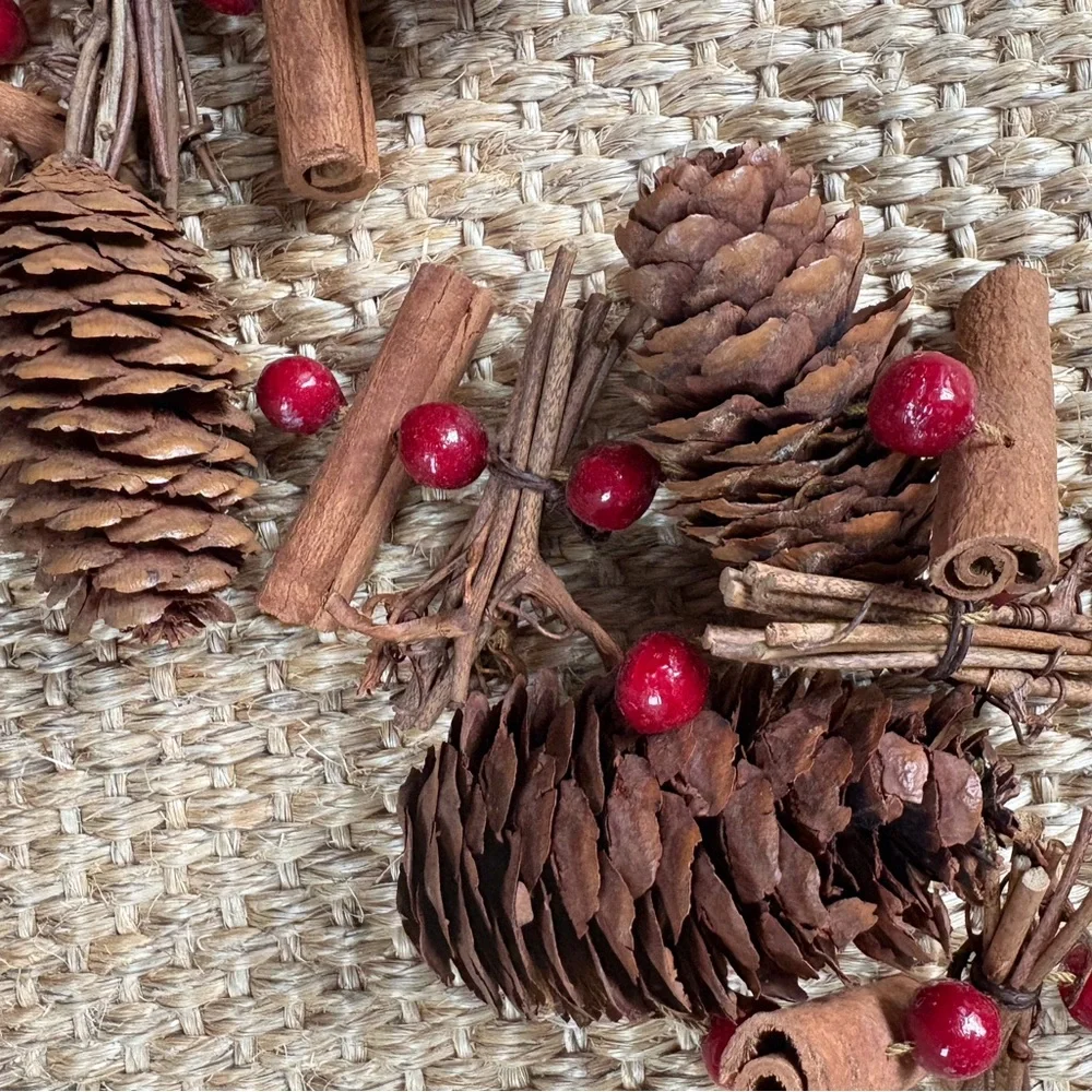 Pinecone Garland ~ 6ft